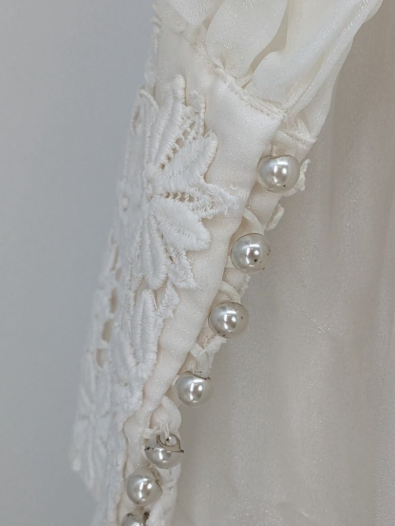 Vintage Victorian Style White Wedding Dress With Veil - Size 6