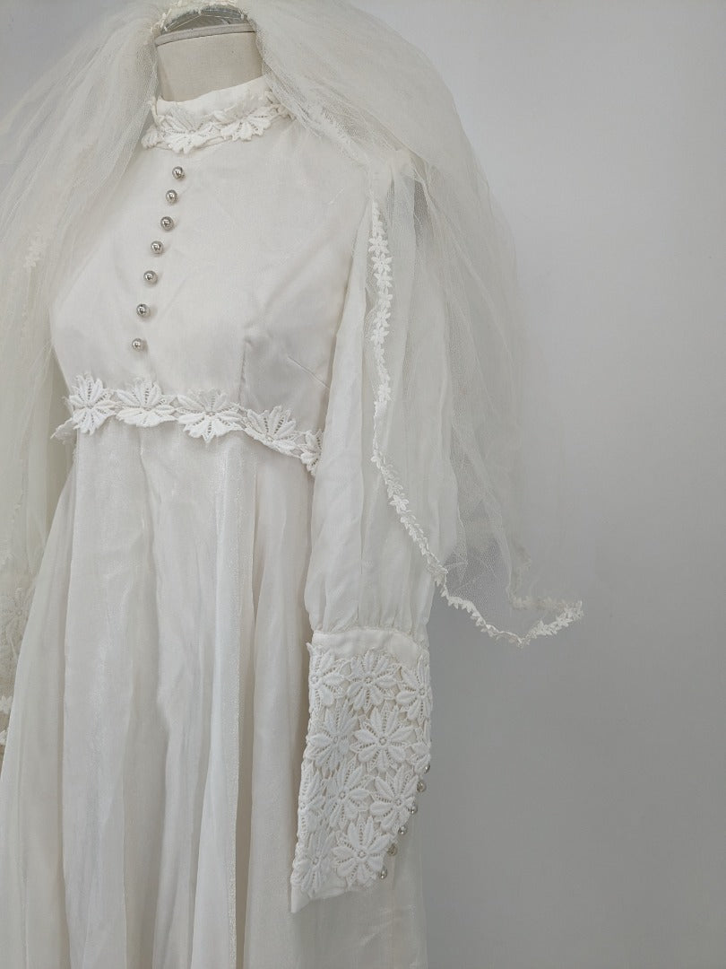 Vintage Victorian Style White Wedding Dress With Veil - Size 6