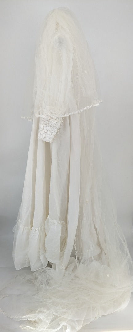 Vintage Victorian Style White Wedding Dress With Veil - Size 6